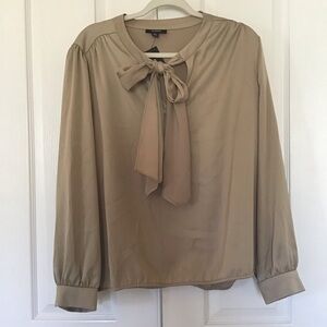 Alfani satin bow blouse tan XL